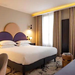 Hotel Mondial, Parijs