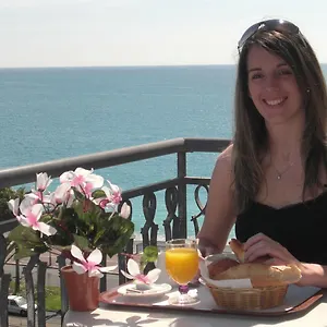 https://hotel-magnan.fr-provencehotel.com