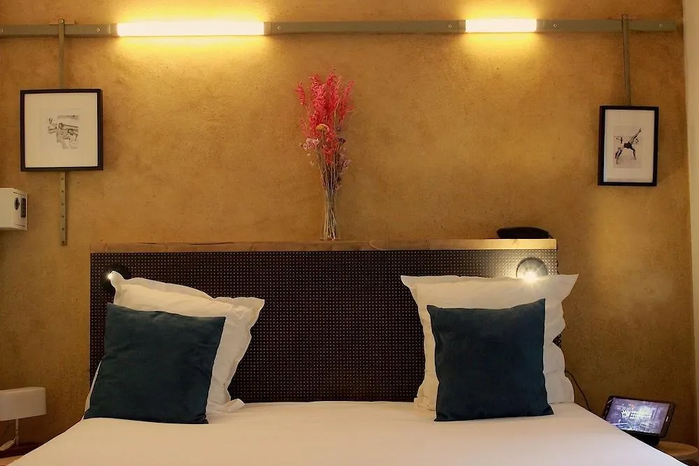 Hotel La Nouvelle Republique & Hammam Paris 3*,
